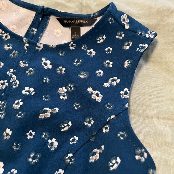 Banana Republic Peplum Crew Neck Top Size US 2 (Small) in Blue - Picture 3 of 3